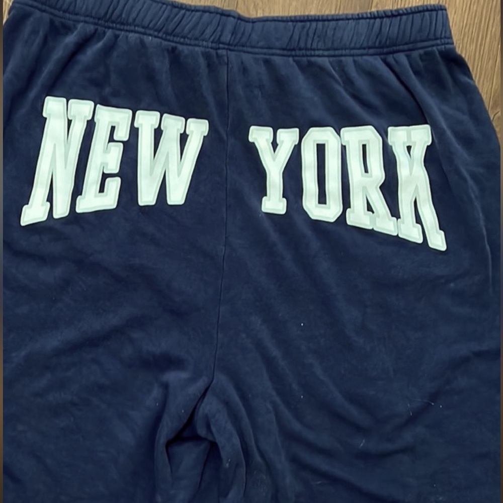 NWT Elastic draw string Shorts Size Large soft comfy  “NEW YORK” on butt